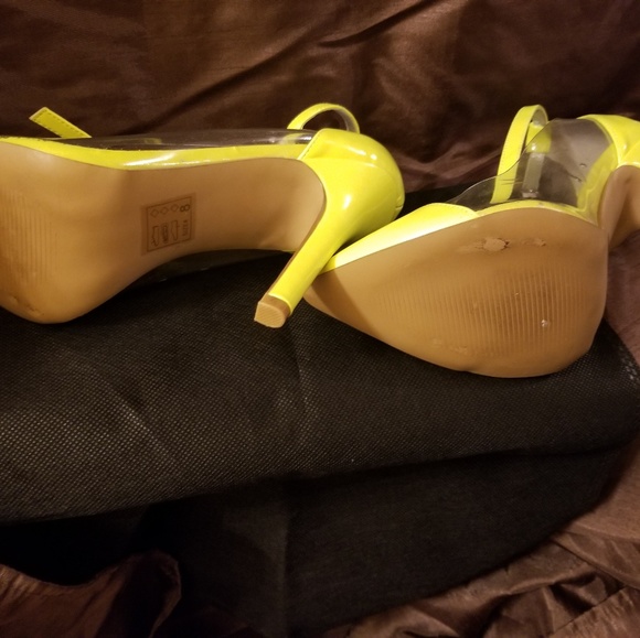 Heels - Picture 2 of 3